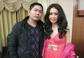 广州奇亿与明星合影